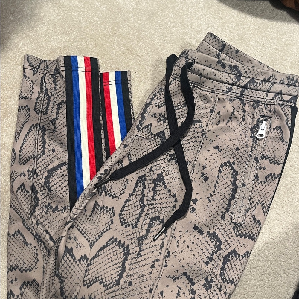 Stretch tall leopard track pant